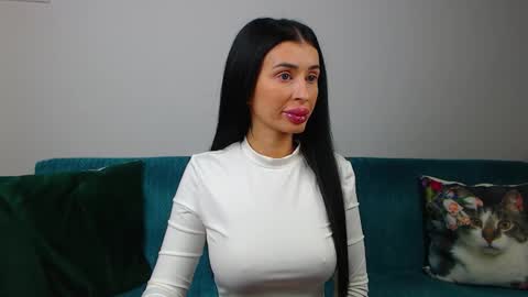 Snapshot of sara_daisy chatting on October 2025 05:22:02 PM Im Sara I am happy to be here online show from October 2025 05:22:02 PM