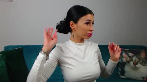 Snapshot of sara_daisy chatting on November 2025 03:27:02 PM Im Sara I am happy to be here online show from November 2025 03:27:02 PM