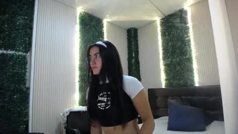Sara online show from May 2026 01:05:02 PM