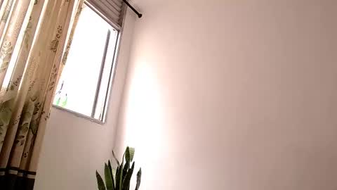 sara_johnson__ online show from October 2025 05:41:02 PM