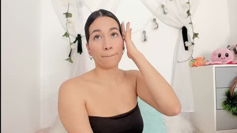 Sara  online show from December 2024 12:16:01 PM