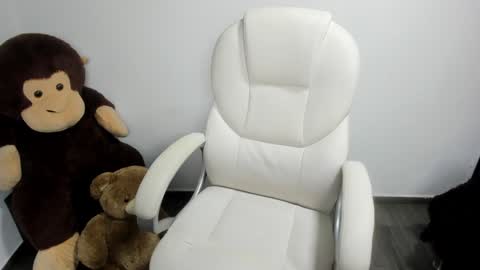 sarah  LIZCANO....... online show from December 2024 12:18:01 AM