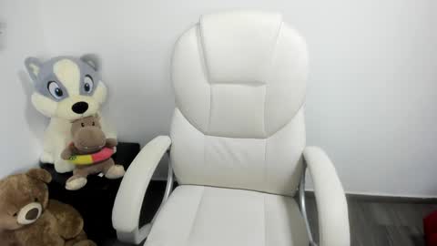 sarah  LIZCANO....... online show from December 2024 02:05:02 PM