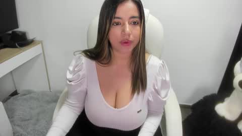 sarah  LIZCANO....... online show from February 2025 10:51:02 AM