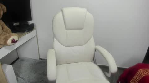 sarah  LIZCANO....... online show from February 2025 01:49:02 PM