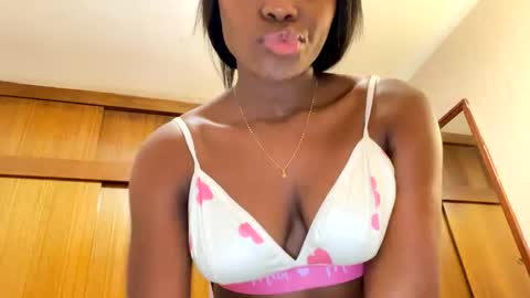 Snapshot of sara_muscle chatting on June 2026 12:55:02 AM Sara online show from June 2026 12:55:02 AM