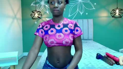 S A R A online show from February 2025 08:55:02 PM