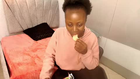 S A R A online show from February 2025 07:39:01 PM