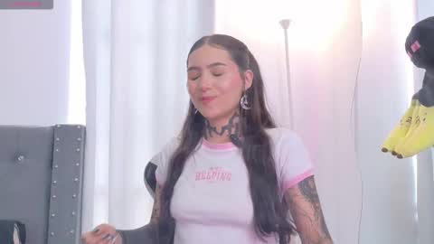 Sara online show from December 2025 06:03:02 PM