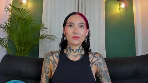 Snapshot of sara_queen9 chatting on May 2026 03:17:02 PM Sara online show from May 2026 03:17:02 PM