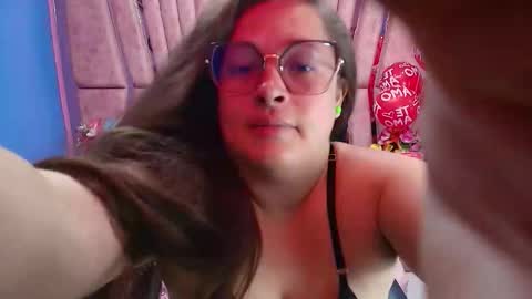 sara_thonson_ online show from December 2025 02:35:01 PM