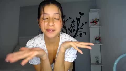 Sara online show from November 2025 01:49:01 AM