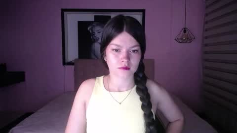 sara_valderrama_ online show from December 2025 12:32:01 PM