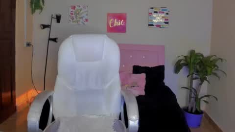 Sarah Ramirez online show from February 2025 02:44:02 PM