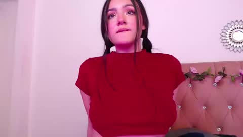 Snapshot of saraa_swett chatting on February 2025 09:16:02 PM online show from February 2025 09:16:02 PM