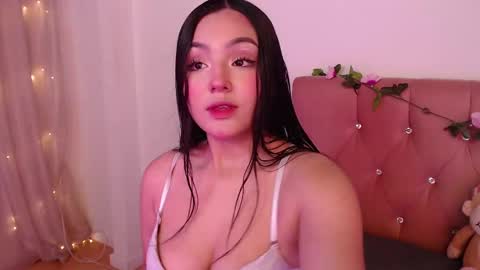 Snapshot of saraa_swett chatting on February 2025 02:32:01 PM online show from February 2025 02:32:01 PM