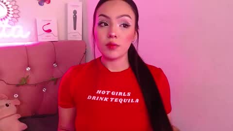 Snapshot of saraa_swett chatting on October 2025 03:45:02 PM online show from October 2025 03:45:02 PM