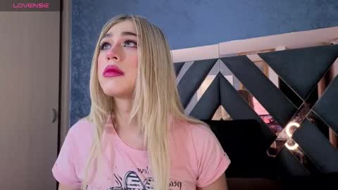 Snapshot of saraah_queen chatting on October 2025 04:13:02 AM Sarah online show from October 2025 04:13:02 AM