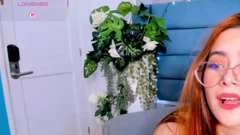 Snapshot of saraalvarezx chatting on June 2026 04:01:02 AM Sara Alvarezx online show from June 2026 04:01:02 AM