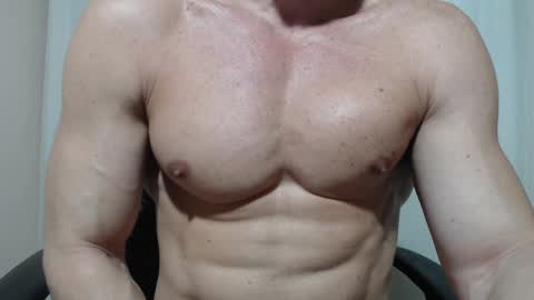 saradorj92 online show from April 2026 11:46:02 PM