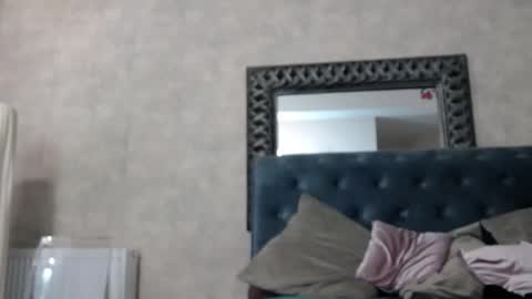 saraelise online show from November 2025 06:15:01 PM