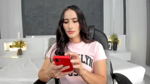 Snapshot of saragomez_1 chatting on April 2026 01:02:02 PM Sara Gomez online show from April 2026 01:02:02 PM