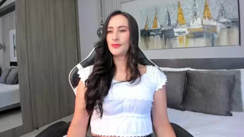 Snapshot of saragomez_1 chatting on May 2026 12:35:01 PM Sara Gomez online show from May 2026 12:35:01 PM