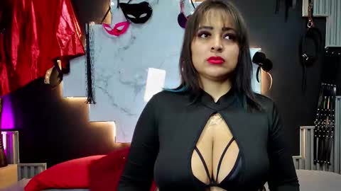 sarah917 online show from December 2025 06:47:01 PM