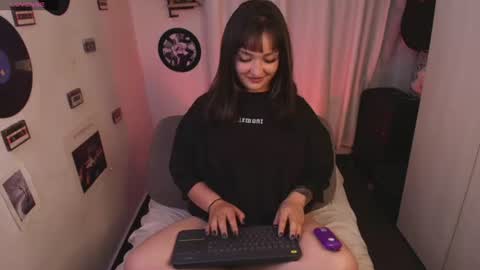 Snapshot of sarah_cuteeyes chatting on June 2026 05:43:01 AM Sara online show from June 2026 05:43:01 AM
