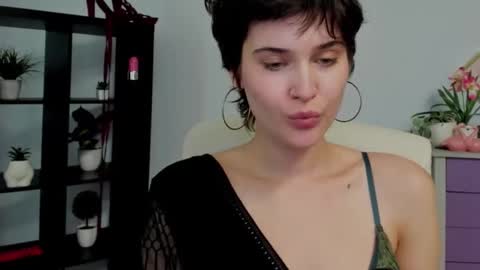 Sarah online show from May 2026 01:49:02 PM