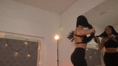       online show from October 2025 07:44:01 PM