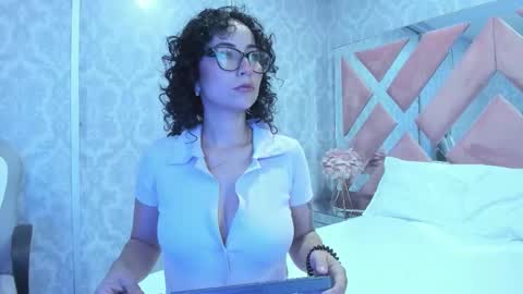 Sarah online show from November 2025 03:12:02 AM