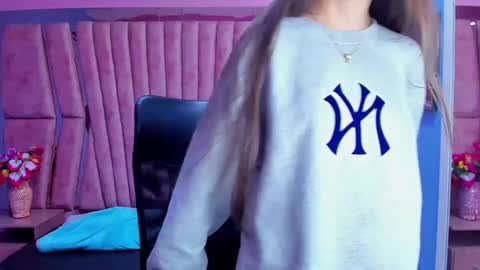 Snapshot of sarah_sweett_ chatting on December 2024 03:55:01 PM Sarah online show from December 2024 03:55:01 PM