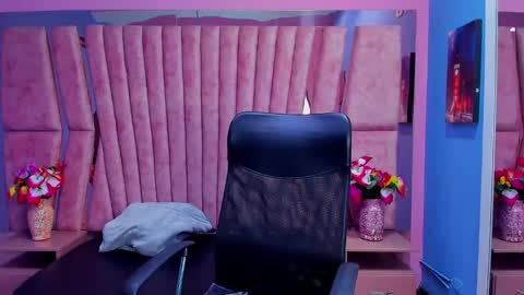 Snapshot of sarah_sweett_ chatting on December 2024 01:45:02 PM Sarah online show from December 2024 01:45:02 PM