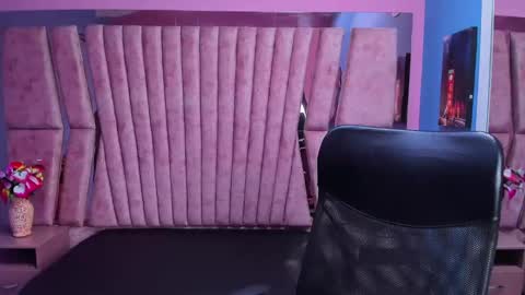 Snapshot of sarah_sweett_ chatting on January 2025 01:53:01 PM Sarah online show from January 2025 01:53:01 PM