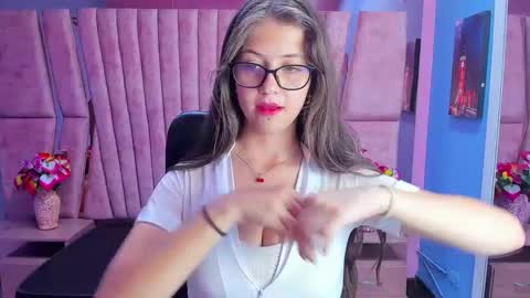 Snapshot of sarah_sweett_ chatting on January 2025 06:28:01 PM Sarah online show from January 2025 06:28:01 PM