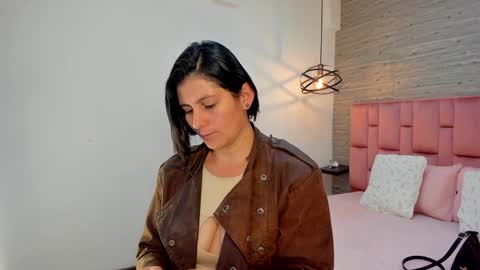 Sarah Deyvis online show from January 2025 01:37:02 PM