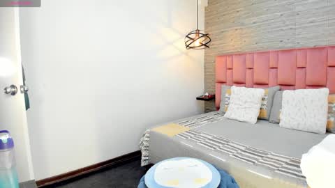 Sarah Deyvis online show from January 2025 02:42:01 PM