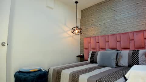 Sarah Deyvis online show from February 2025 04:11:02 PM