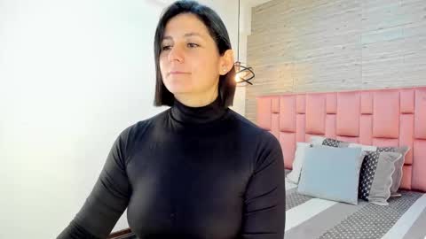 Sarah Deyvis online show from March 2025 04:38:02 PM