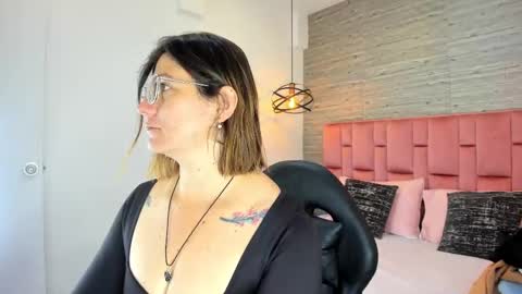 Sarah Deyvis online show from September 2025 02:39:02 PM