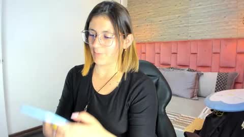 Sarah Deyvis online show from October 2025 07:43:01 PM