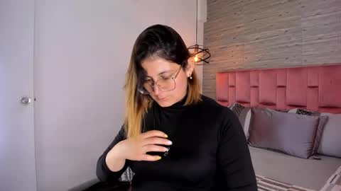 Sarah Deyvis online show from October 2025 04:52:01 PM