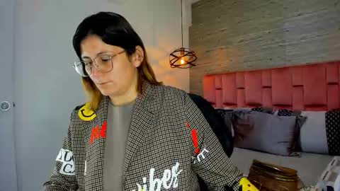 Sarah Deyvis online show from October 2025 01:13:01 PM