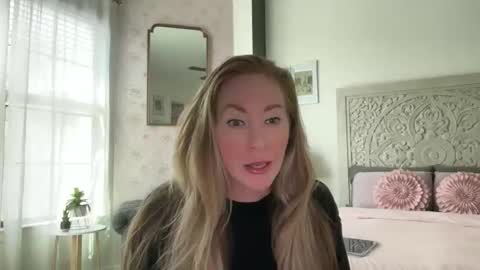 Snapshot of sarahgiroux86 chatting on May 2026 06:13:02 PM Sarah online show from May 2026 06:13:02 PM