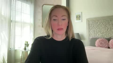 Snapshot of sarahgiroux86 chatting on May 2026 06:46:01 PM Sarah online show from May 2026 06:46:01 PM