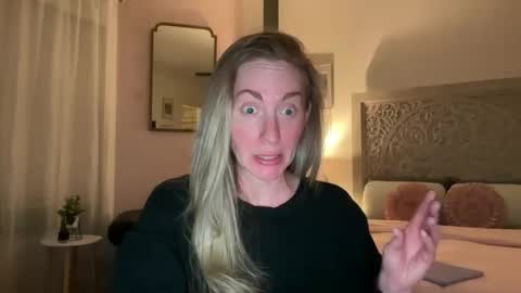 Snapshot of sarahgiroux86 chatting on May 2026 04:21:01 AM Sarah online show from May 2026 04:21:01 AM