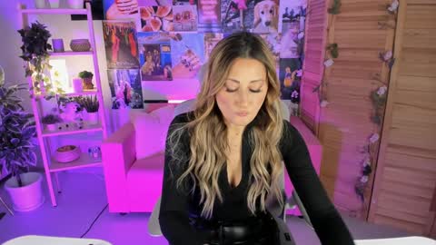 Divine Sarah NONUDE model online show from December 2024 11:22:02 AM