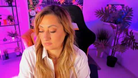 Divine Sarah NONUDE model online show from March 2025 05:43:02 PM