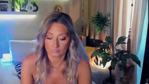 Snapshot of sarahholly chatting on July 2026 12:53:01 PM Divine Sarah NONUDE model online show from July 2026 12:53:01 PM
